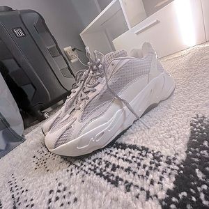 Yeezy 700 v2 Static